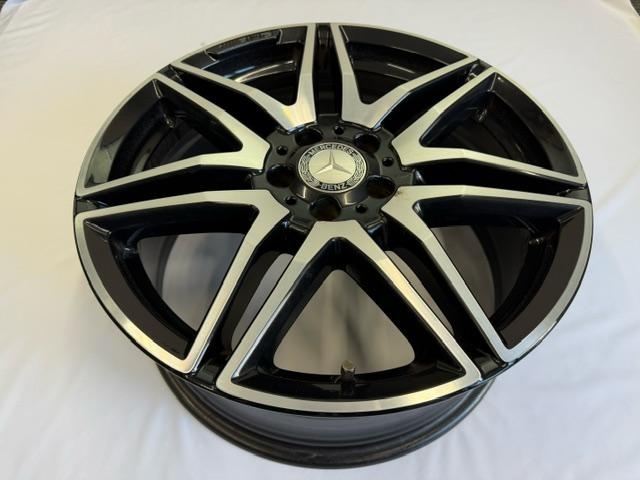 V220d 純正19インチホイール