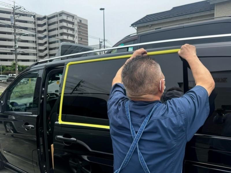 小窓付スライドドア、ガラス交換